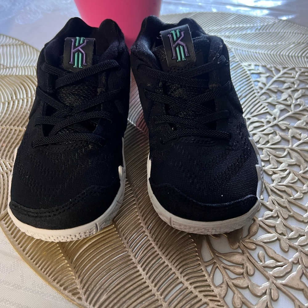 Nike Black and White Sneakers with Knit Upper and Sleek Design
